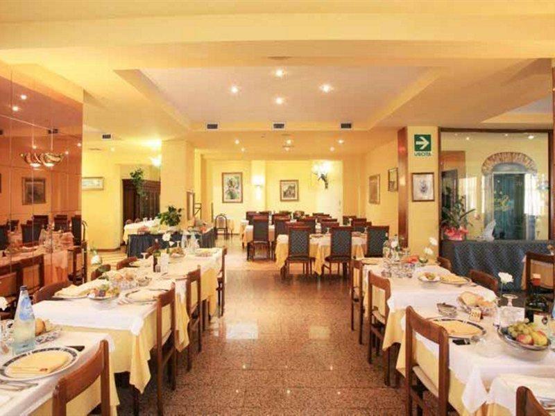 Hotel Nuovo Savi 몬테카티니테르메 외부 사진